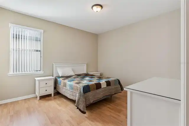 Listing Photo 8