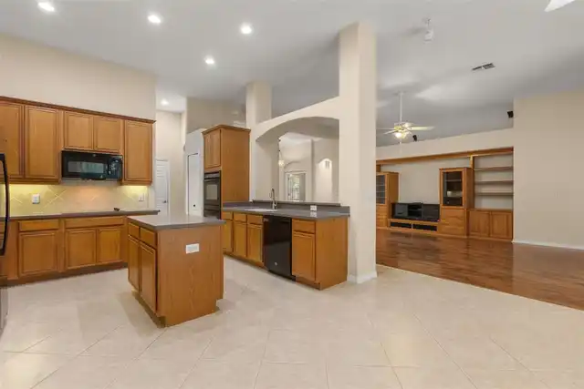 Listing Photo 17
