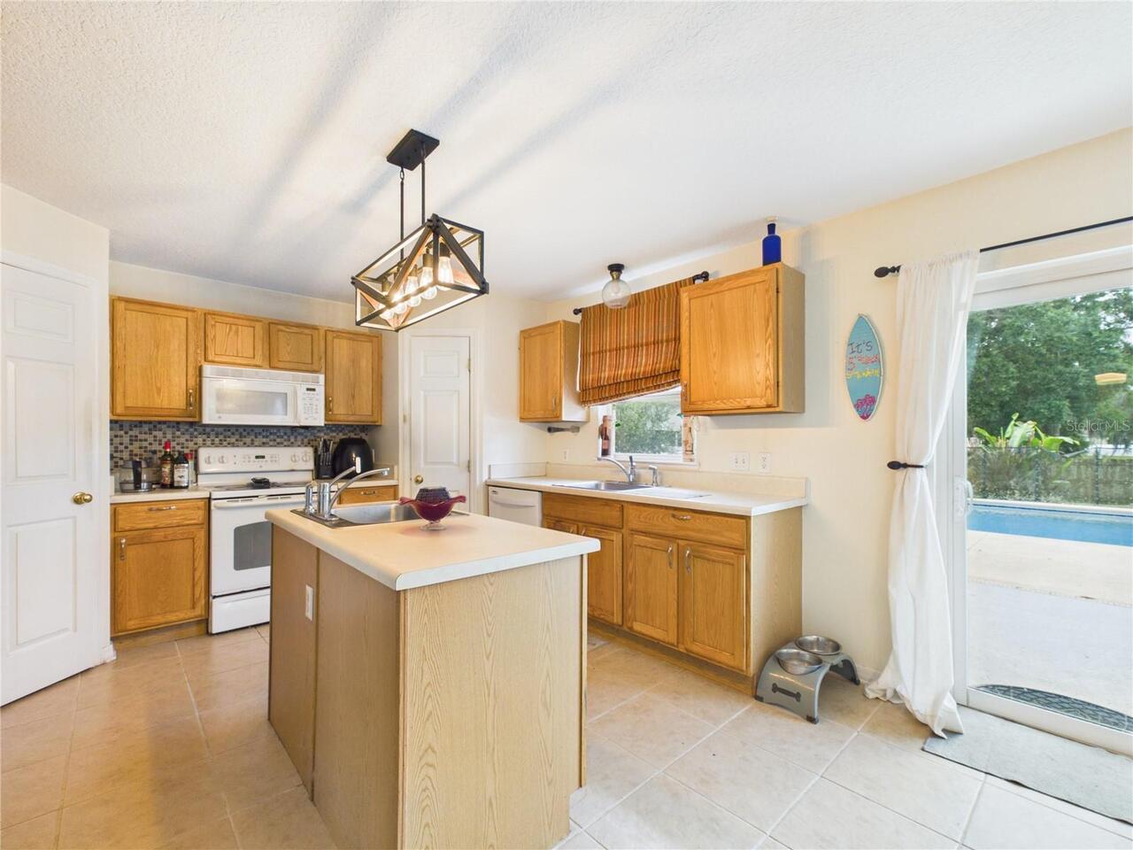 Listing Photo 11