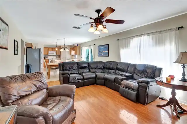 Listing Photo 12