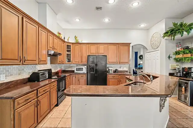 Listing Photo 11
