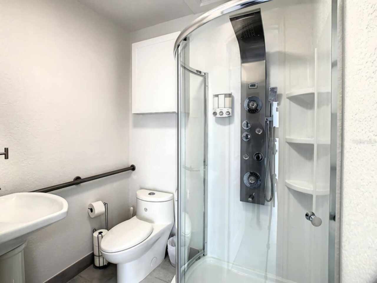 Listing Photo 11