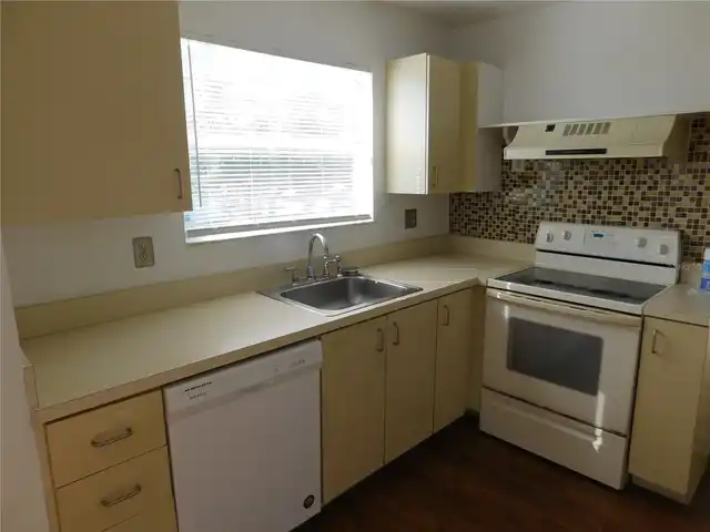 Listing Photo 9