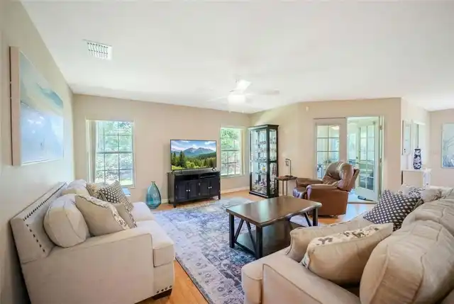 Listing Photo 16