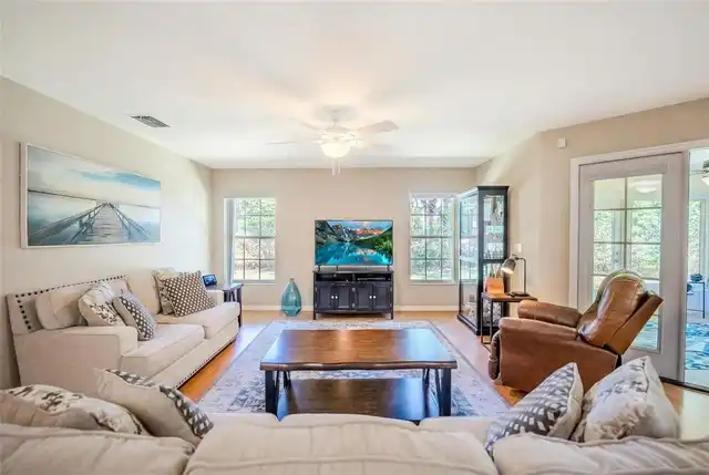 Listing Photo 17