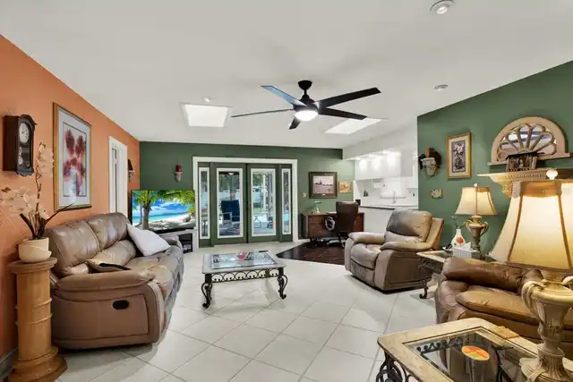 Listing Photo 8