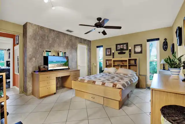 Listing Photo 10