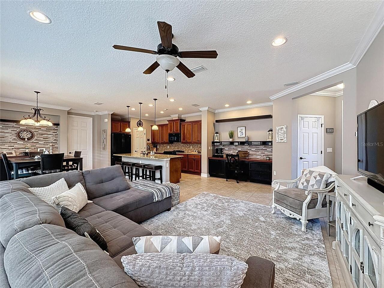 Listing Photo 11
