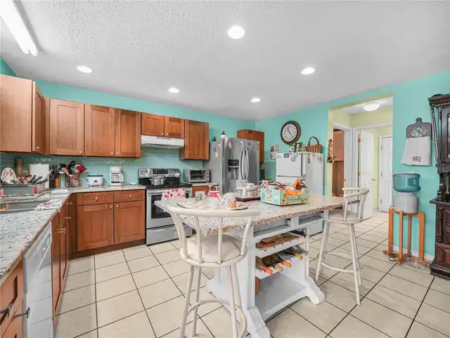 Listing Photo 9