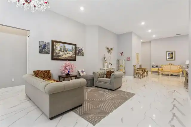 Listing Photo 8