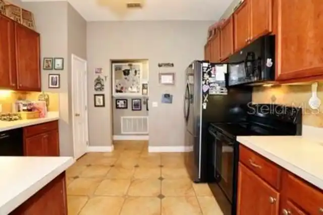 Listing Photo 11
