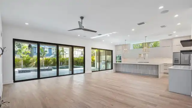 Listing Photo 9