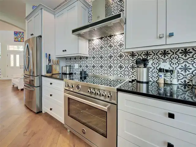 Listing Photo 10