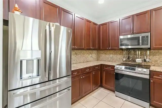Listing Photo 12