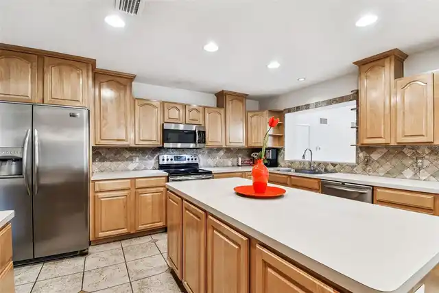 Listing Photo 9
