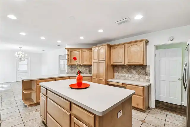 Listing Photo 10