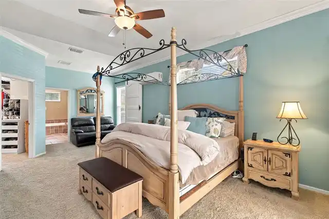 Listing Photo 11