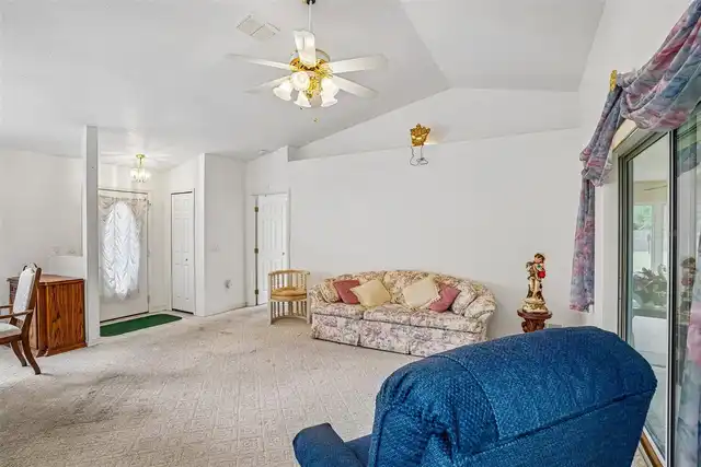 Listing Photo 9