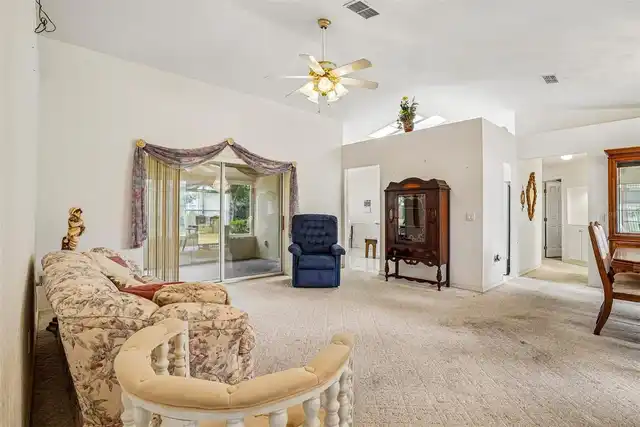 Listing Photo 11
