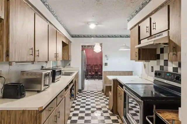 Listing Photo 10