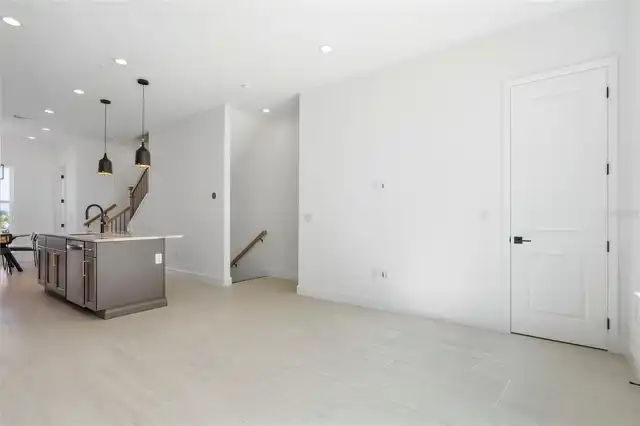 Listing Photo 16