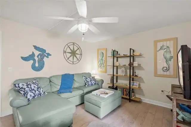 Listing Photo 12