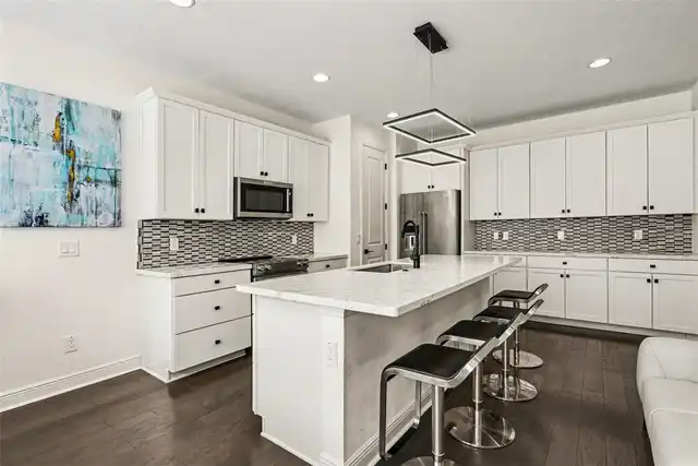Listing Photo 11