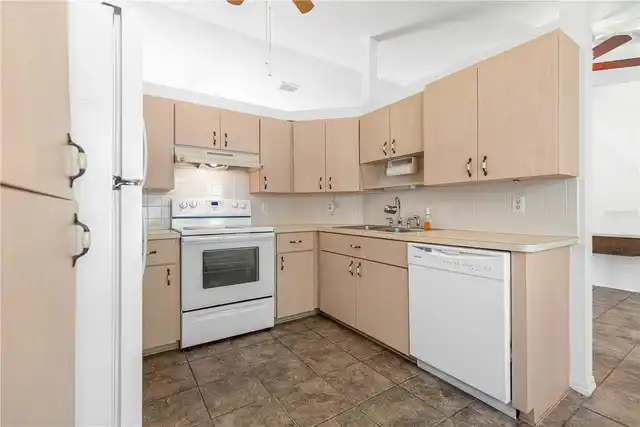 Listing Photo 15