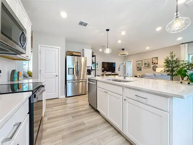 Listing Photo 8