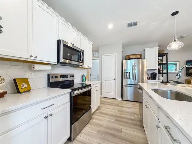 Listing Photo 9