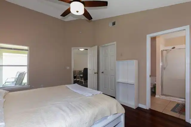 Listing Photo 10
