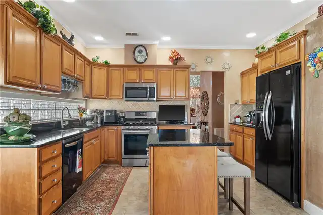 Listing Photo 17