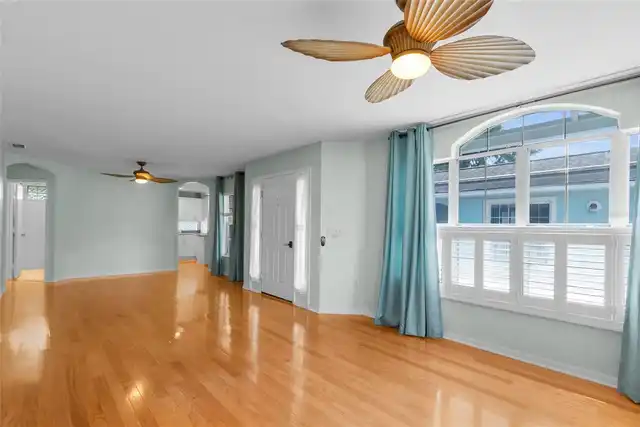 Listing Photo 9