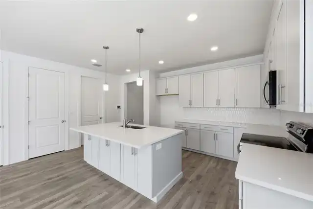 Listing Photo 10