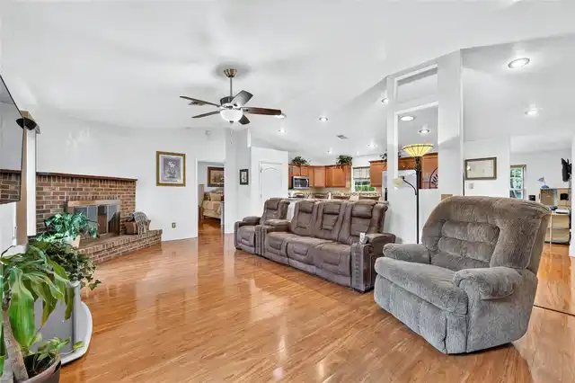 Listing Photo 8