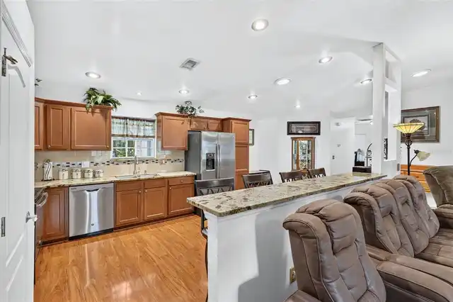 Listing Photo 11