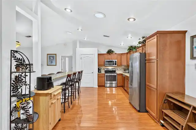 Listing Photo 12