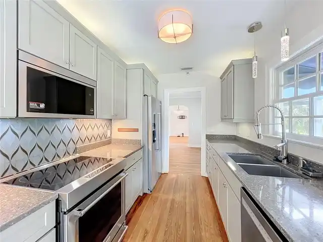 Listing Photo 11