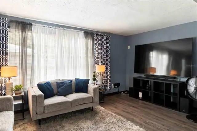 Listing Photo 11