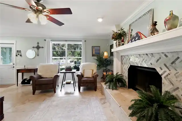Listing Photo 11