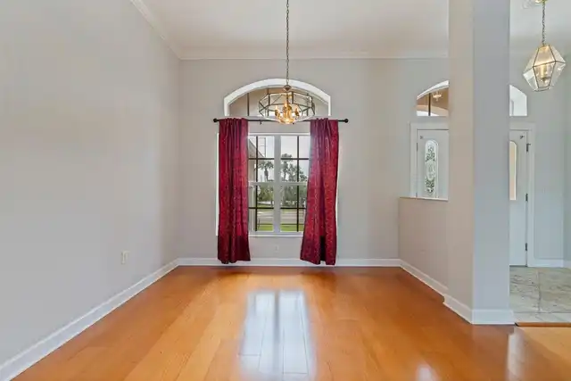 Listing Photo 11