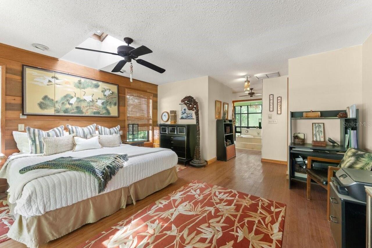 Listing Photo 12