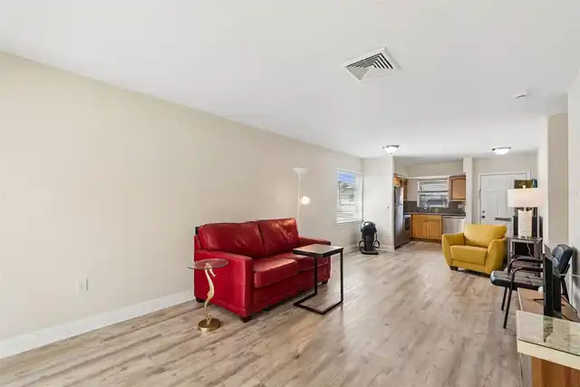 Listing Photo 11