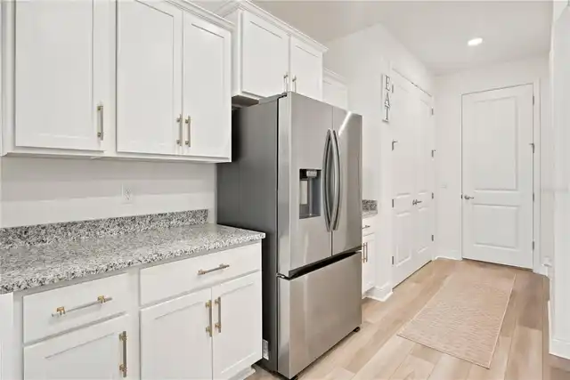 Listing Photo 11