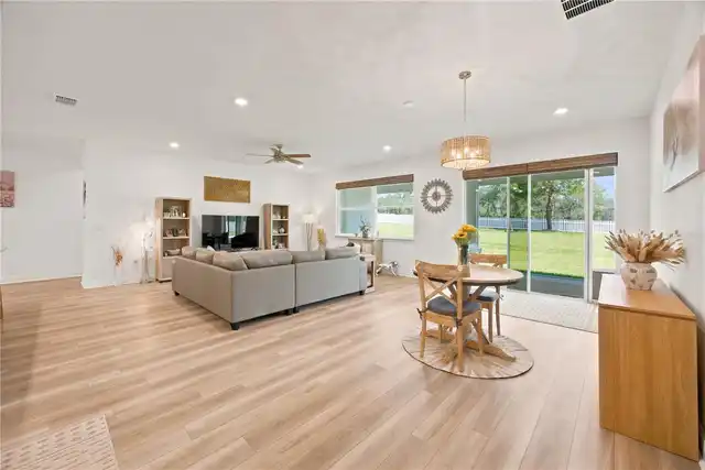 Listing Photo 14