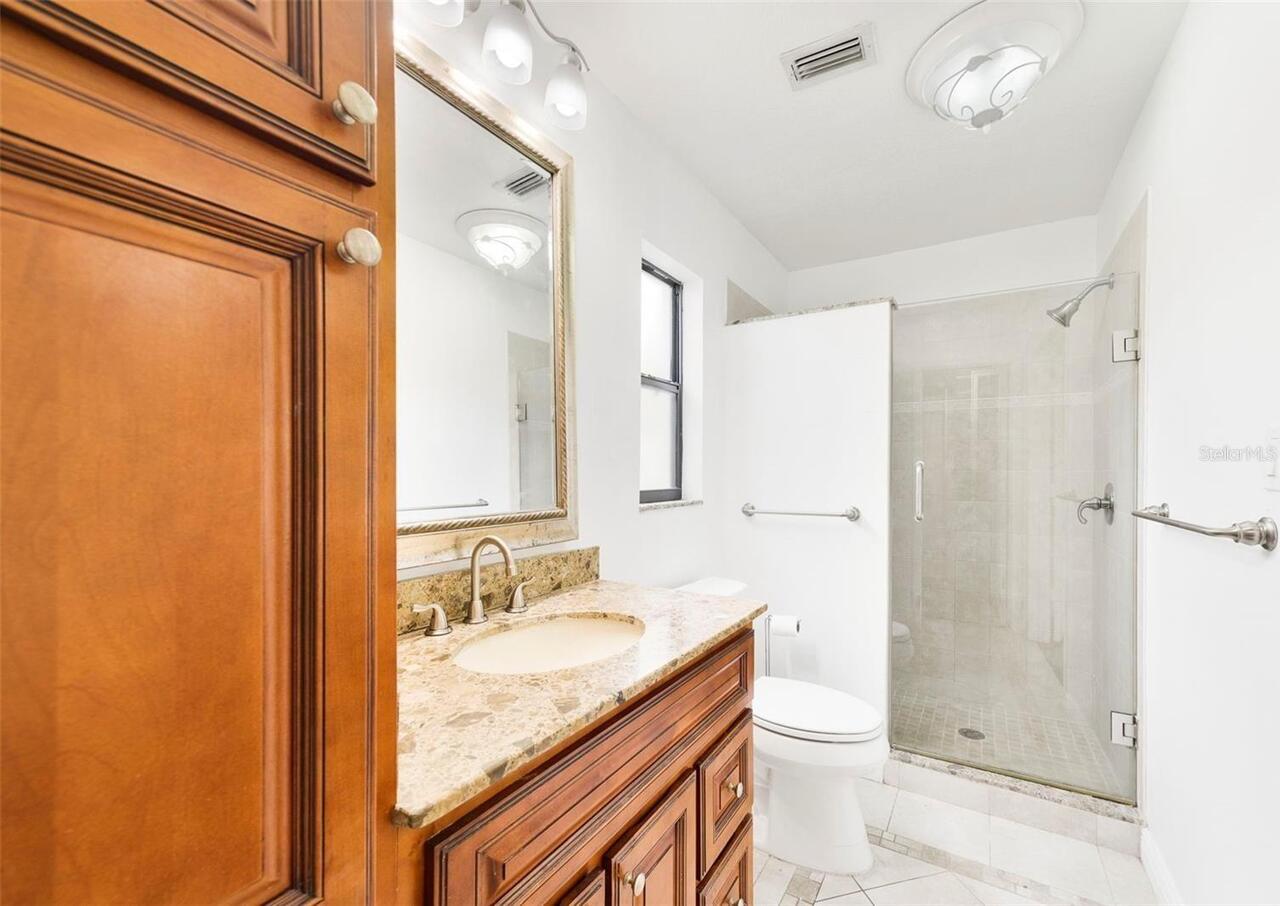 Listing Photo 11