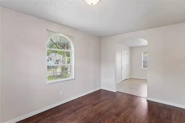 Listing Photo 9