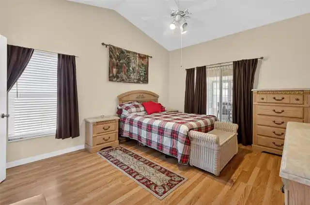 Listing Photo 9