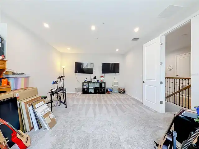 Listing Photo 14
