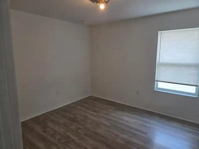 Listing Photo 9